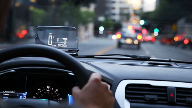 HUD Trên Ô Tô Trải Nghiệm Cá Nhân Sau Khi Lắp Và Vì Sao Tôi Nghĩ Ai Cũng Nên Có 2 hud ô tô