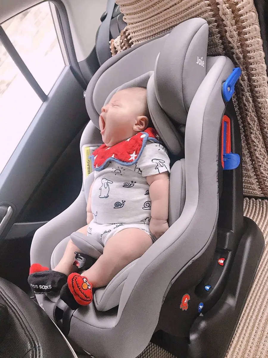 Ghế Ngồi Ô Tô Cho Bé: Hướng Dẫn A-Z Chọn Mua & Lắp Đặt An Toàn (Đón Luật 2026)